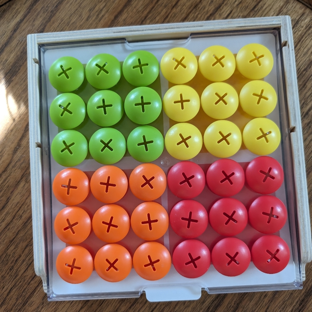 Lovevery -  Mosaic Button Board